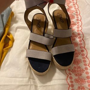 Wedges “y not” brand size 8